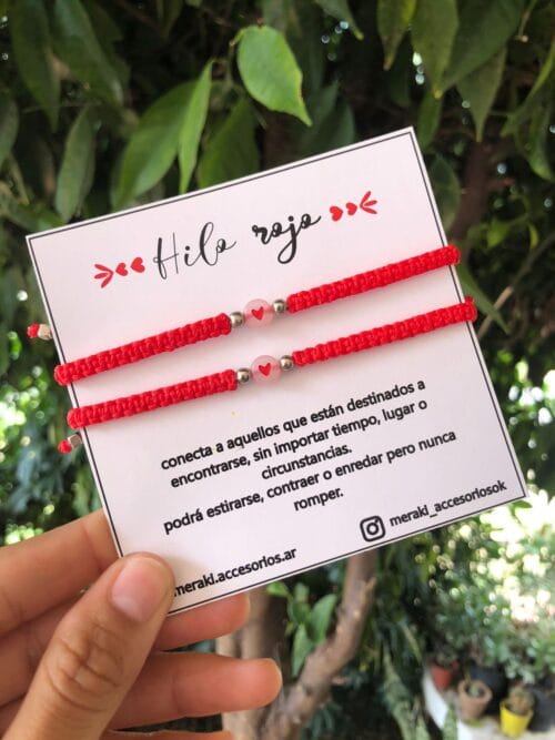 PULSERA HILO ROJO CORAZON QUE BRILLA EN LA OSCURIDAD